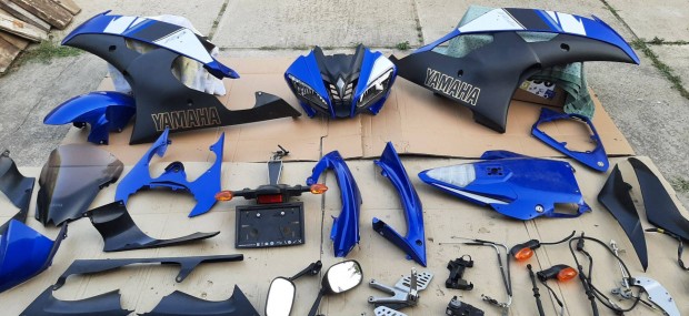 Elad 2008-as Yamaha R6R Gyri idomszett lmpk stb. egyben