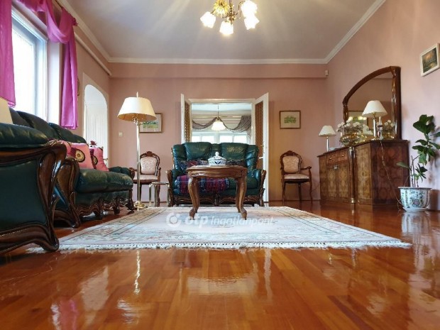 Elad� 200 nm-es h�z Balassagyarmat