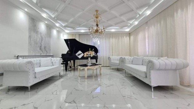 Elad� 200 nm-es h�z �rd