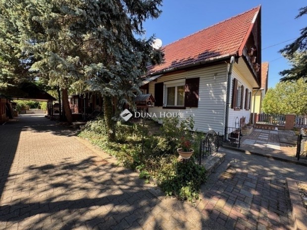 Elad� 200 nm-es h�z Kecskem�t