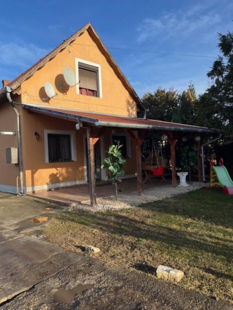 Eladó 200 nm-es ház Pécs
