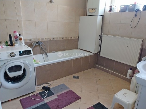 Elad� 200 nm-es h�z Szeged