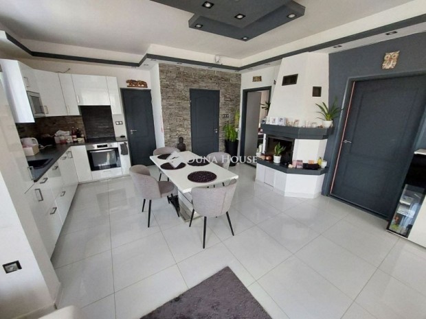 Elad� 200 nm-es h�z Sz�kesfeh�rv�r