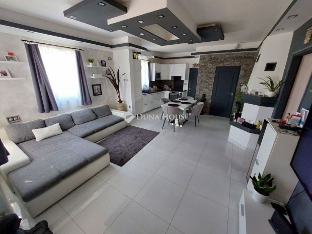 Elad� 200 nm-es h�z Sz�kesfeh�rv�r