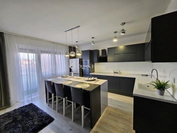 Elad� 200 nm-es h�z Szigethalom