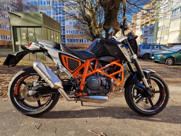 Elad 2012-es KTM Duke 690- es motorkerkprom