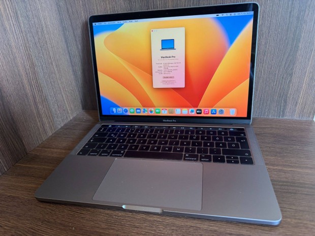 Elad 2017 Macbook Pro 13" Touchbar 16GB RAM, 500 GB, Magyar bill