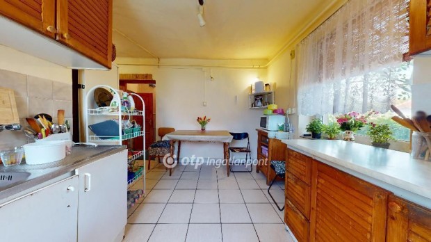 Elad� 201 nm-es h�z Ny�kl�dh�za