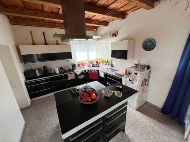 Elad� 201 nm-es h�z Szabadbatty�n