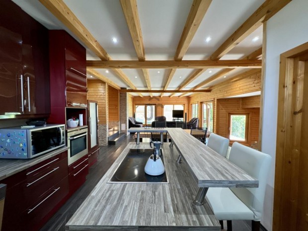 Elad� 201 nm-es h�z �judvar