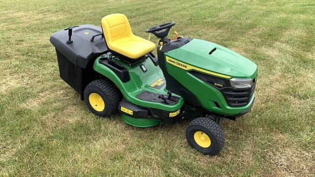 Elad 2022-es John Deere X147R tpus fnyr traktor 