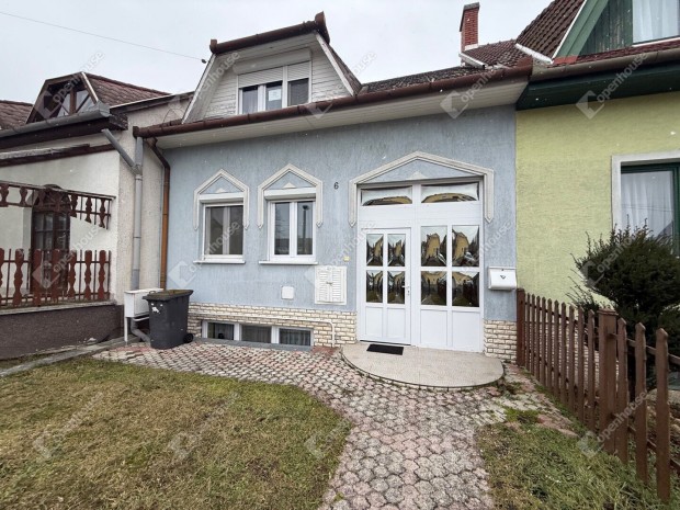 Elad� 204 nm-es h�z B�k