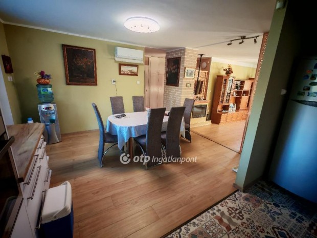 Elad� 204 nm-es lak�s Domb�v�r