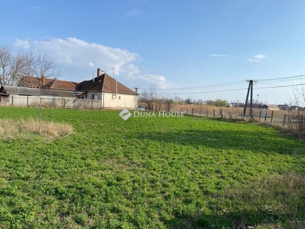 Elad� 2054 nm-es telek Derecske