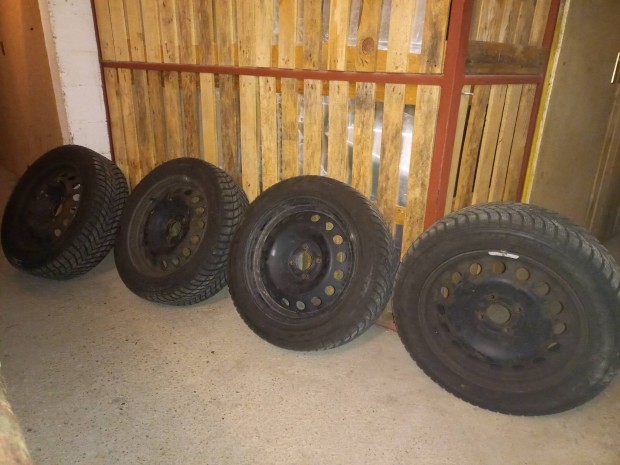 Elad 205/55 R16 tligumi lemezfelnivel