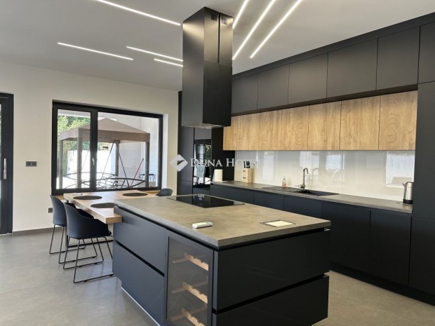 Elad� 205 nm-es h�z Ny�regyh�za