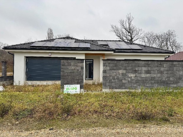 Elad� 209 nm-es h�z M�riak�lnok