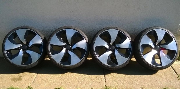 Eladó 20-as 5x112-es BMW i8 Magnézium felni 225/30ZR20 nyári gumival