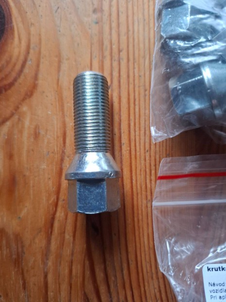 Elad� 20 db M14x1,25-�s, 17-es k�pos nyak� ker�kcsavar