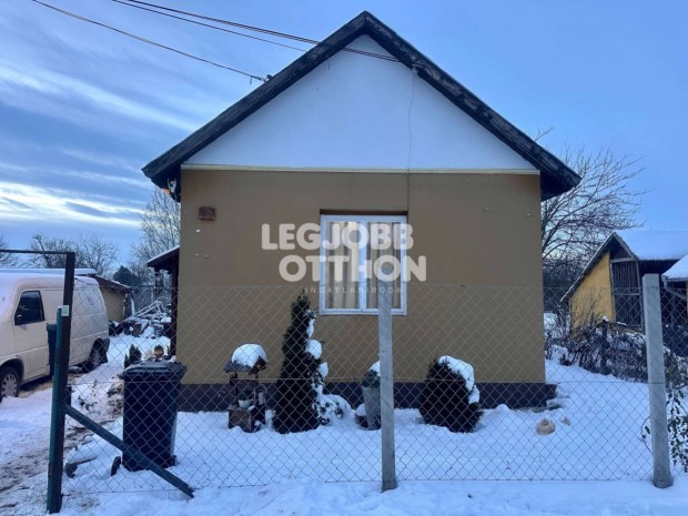 Elad� 20 �ve �p�lt takaros t�gla falazat� h�z T�rtelen