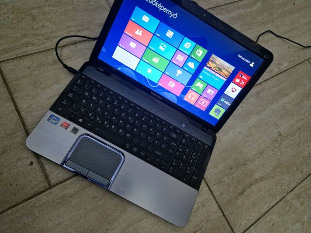 Elado 20.kerletben Toshiba Satellite L55 laptop 750 GB