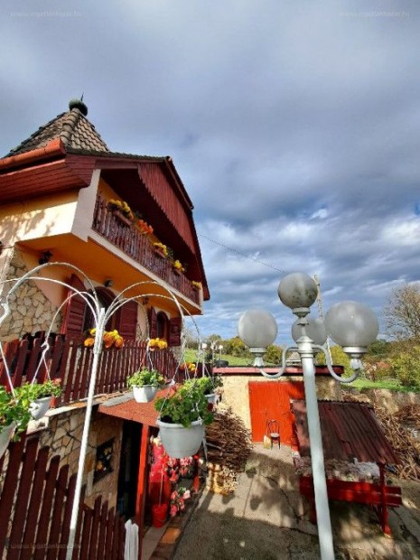 Elad� 210 nm-es Fel�j�tand� Csal�di h�z Kaposv�r