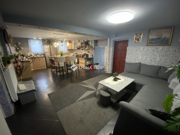 Elad� 210 nm-es h�z P�sp�klad�ny