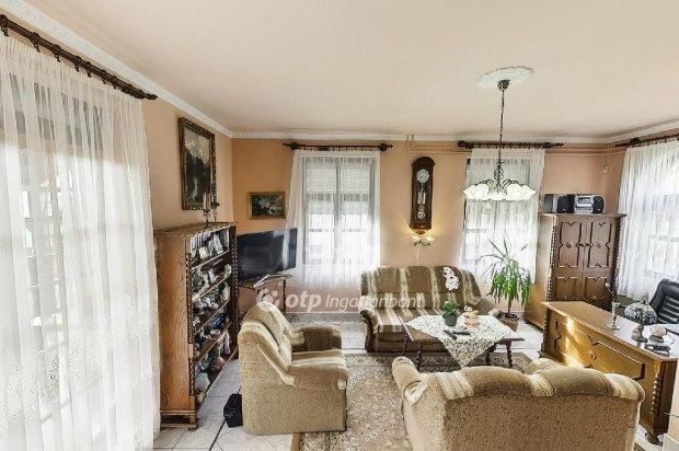 Elad� 210 nm-es h�z Sarud