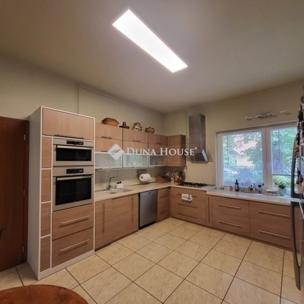 Elad� 210 nm-es h�z Szeged