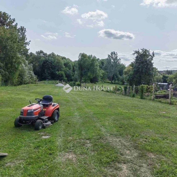 Elad� 2124 nm-es telek Bakonycsernye