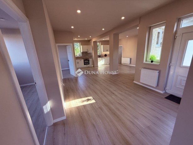 Elad� 212 nm-es h�z Debrecen