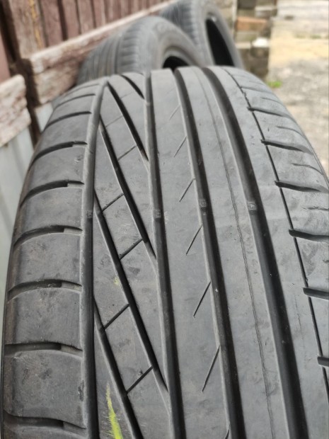 Eladó 215/55 r17 nyárigumiszett.