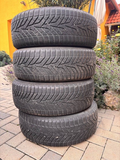 Eladó 215/60 R16 használt Yokohama téli gumi