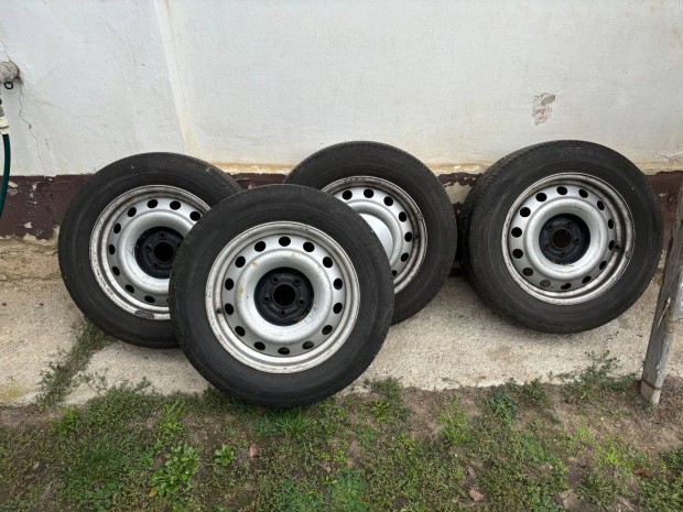 Elad 215/60 R16 jszer nyri gumiszett aclfelnire szerelve