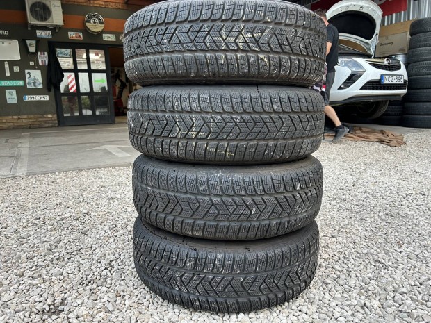 Eladó 215/65 r17 Pirelli téli gumi!
