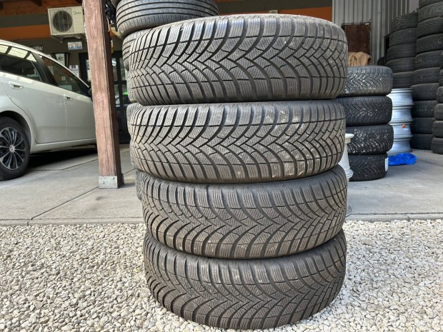 Eladó 215/65 r17 Semperit téli gumi!