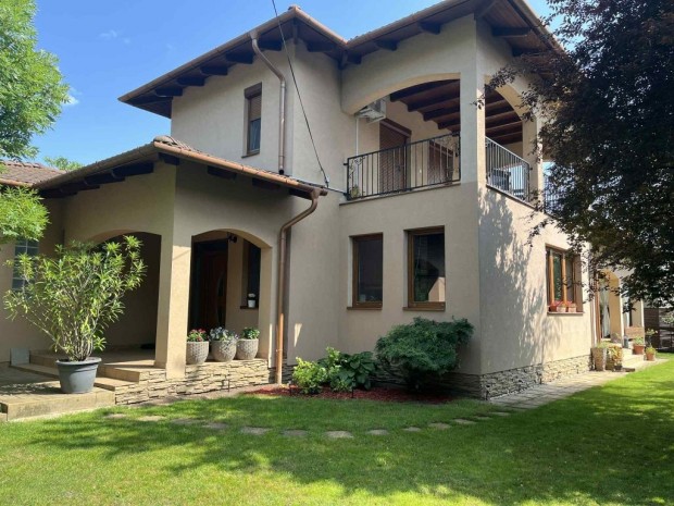 Elad� 216 nm-es h�z Ny�regyh�za