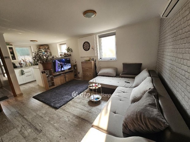 Elad� 217 nm-es h�z Gy�l