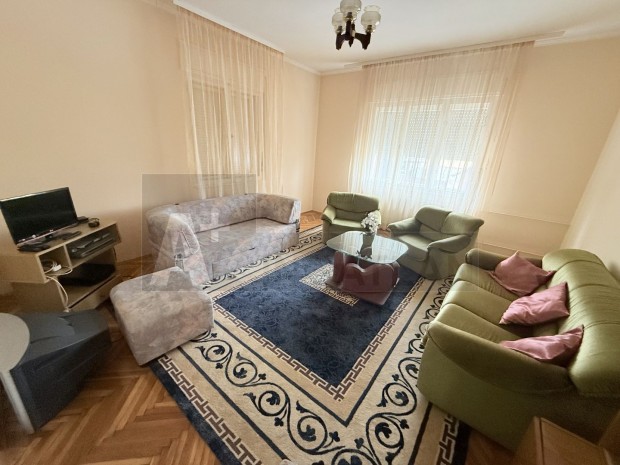 Elad� 220 m2 csal�di h�z, Szeged