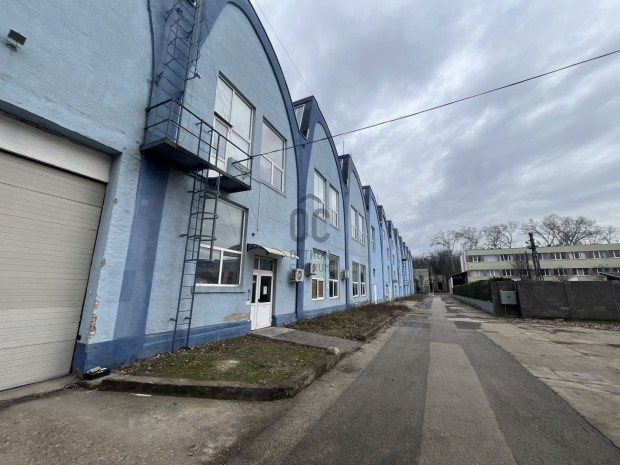 Elad� 220 m-es, k�tszintes �p�letr�sz a Szigetszentmikl�s �TI Szigeti