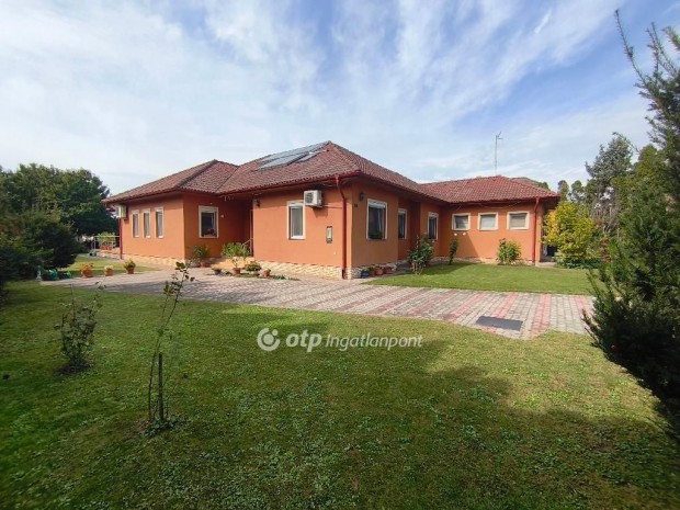 Elad� 220 nm-es h�z K�poln�sny�k