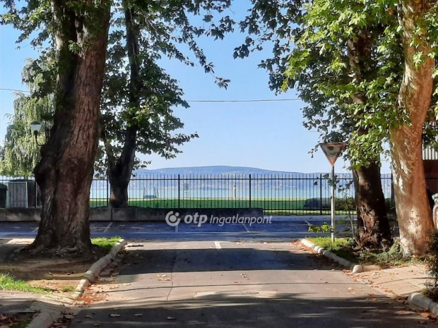 Elad� 220 nm-es h�z Si�fok