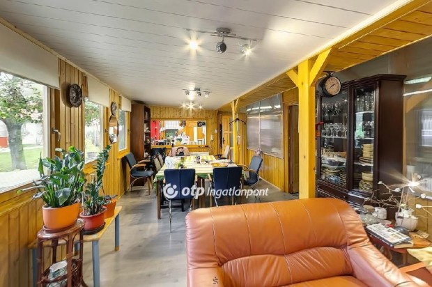 Elad� 222 nm-es h�z Kapuv�r