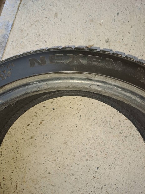 Elad 225 40 18 hasznlt tli gumi