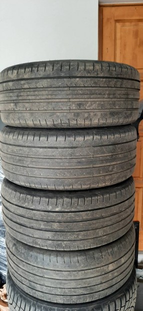 Eladó 225/40 R18 92Y nyári gumik.