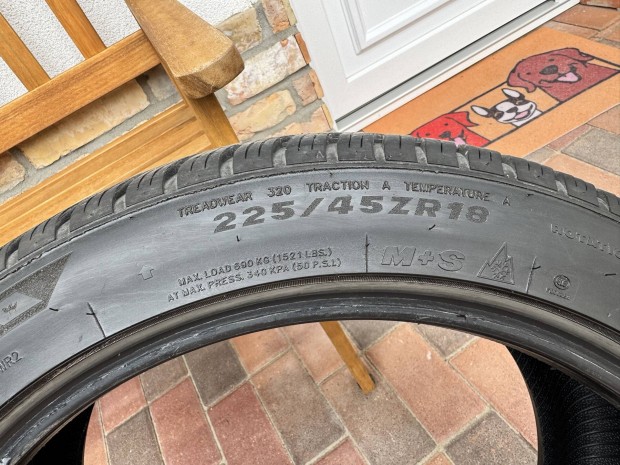 Elad 225/45ZR18 95W ngyvszakos gumiabroncs