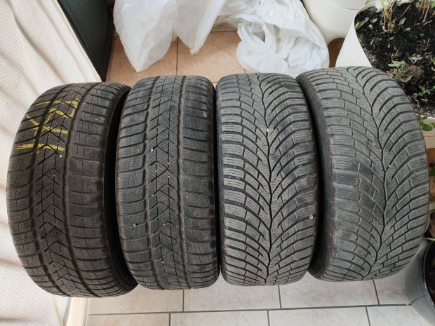 Eladó 225/45 R17 2 db Pirelli Winter Sottozero 3 + 2 db Continental W