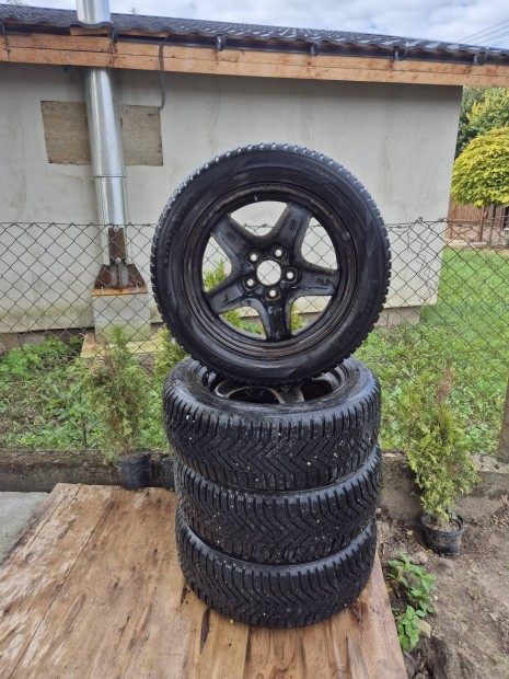 Eladó 225/55 R17 Laufenn Téli Gumi 55E /4Db