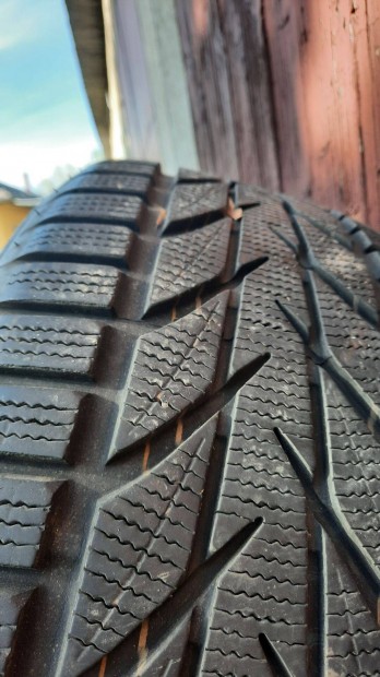 Eladó 225/55 R17 Toyo Snowprox S953 téli gumi szett