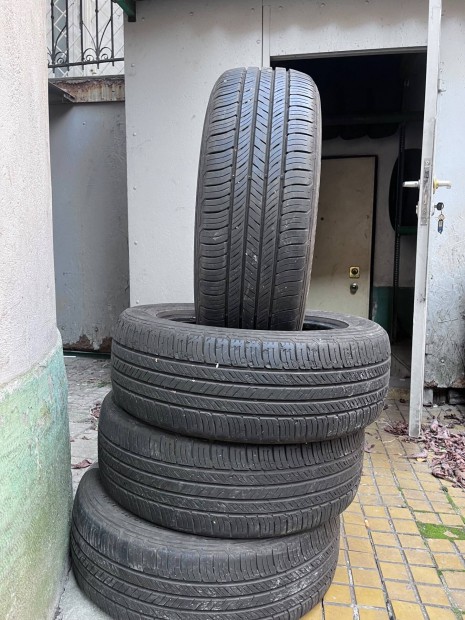 Elad� 225/60 R18 ny�ri gumik!